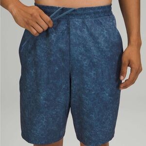 Lululemon Pace Breaker Short 9" *Liner Built in Cell Phone Pouch in Size Medium